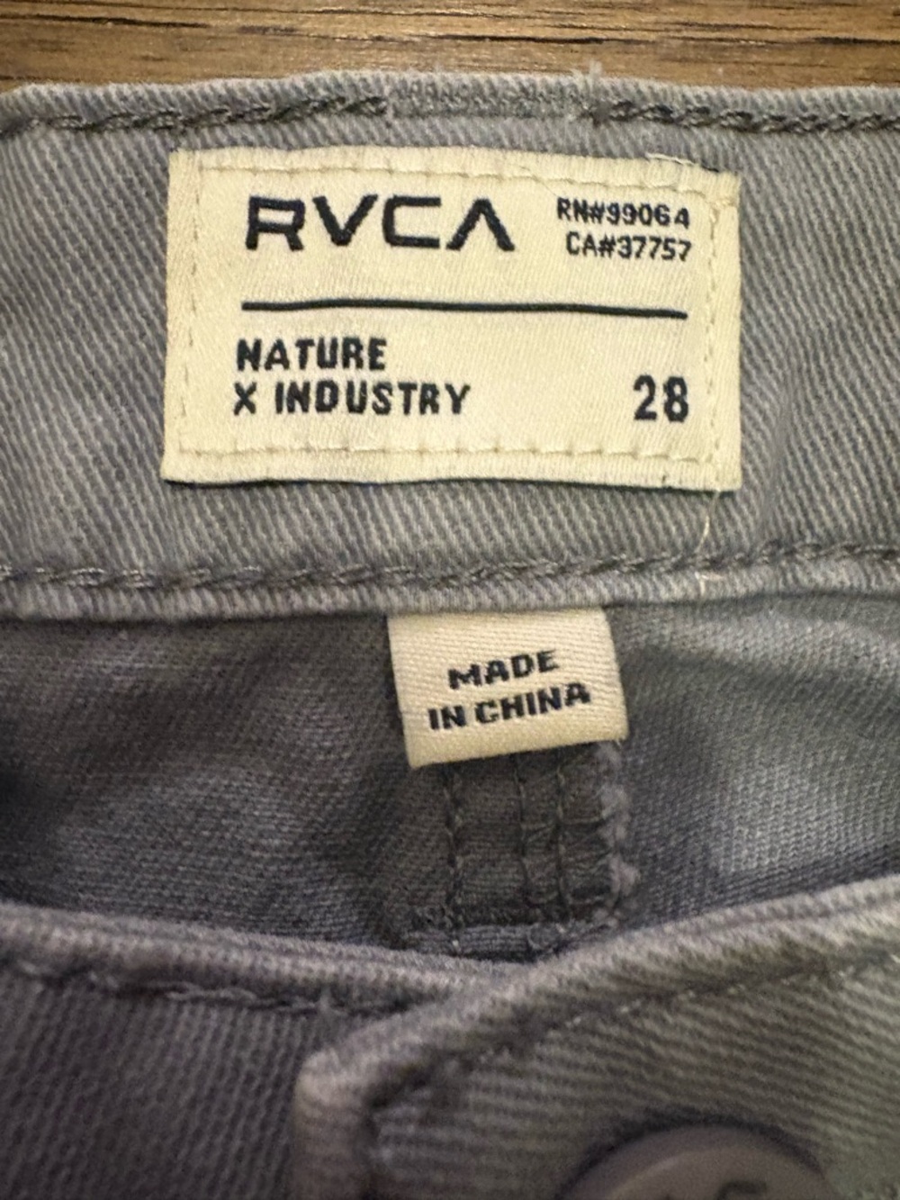 RVCA Women’s Light Gray Casual Cotton Shorts - Picture 3 of 3